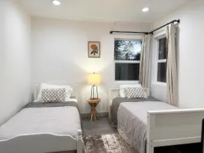Little Luxe near downtown Beaverton - Image 3