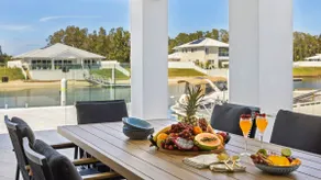 Hamptons House | Stylish Waterfront - Image 2