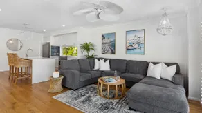 Hamptons House | Stylish Waterfront - Image 4