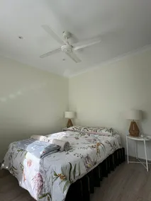 Spacious 3BR family home, walk to shops and bus - Image 4