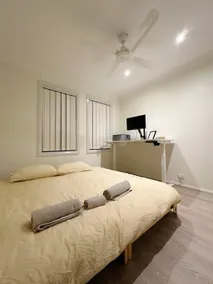 Spacious 3BR family home, walk to shops and bus - Image 3