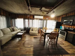 Cabin on the Lake - Image 5