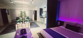 6B PRIVATe Patio/Pool/Roofdeck/Suana/FREE Parking. - Image 2