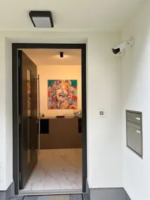 Stylish oasis: Quiet city house - Image 3