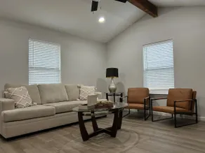 Spacious home - Image 4