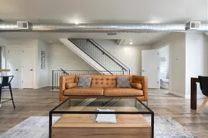 8Bed/6Bath Duplex w/2x Garage + Roofdeck +Backyard - Image 3