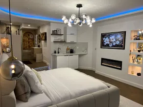 Luxury suite with private Jacuzzi and a romantic atmosphere - Image 4