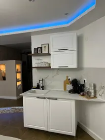 Luxury suite with private Jacuzzi and a romantic atmosphere - Image 5