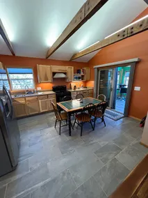 Cozy getaway w/close proximity - Image 5