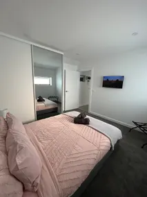 Beautiful 2 bedroom Private Home in St Kilda East - Image 3