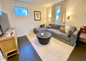 Cozy Carriage House Apartment - Image 3