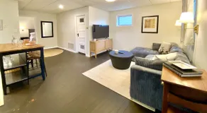 Cozy Carriage House Apartment - Image 2