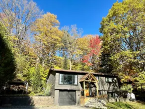 'Away' in Haliburton~ hottub, kayaks, hygge living - Image 2