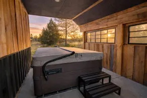 Elk Grove Lodge+HotTub+WiFi+AC+ClosetoYellowstone - Image 3