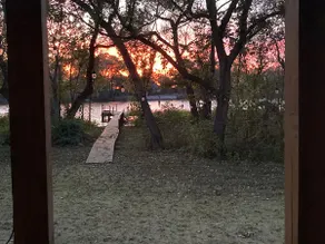 Lake house with early check-in and late checkout - Image 3