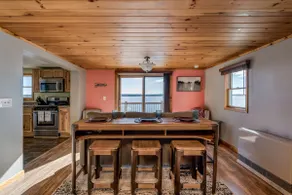 Black Bay Chalet- Charming Lakeside Hideaway - Image 5
