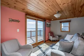 Black Bay Chalet- Charming Lakeside Hideaway - Image 3
