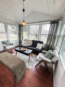 Backstage Bungalow - Image 5