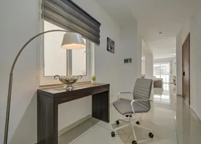 Central, spacious apartment with Sea Views - Image 5