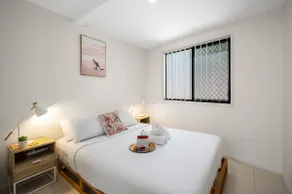 Cozy Sunnybank 1BR | AC & Workspace | 3144D1 - Image 2