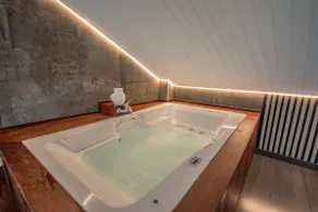 Romantic triplex with private Hot Tub and terrace - Image 5