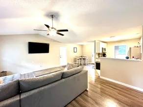 Pet Friendly Home 3BR/2BA 2 minutes LKN State Park - Image 3