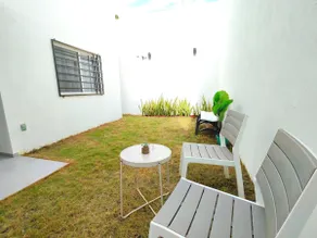 Lagoon. Fast WiFi. Queen bed. A/C. Smart TV. Park. - Image 5
