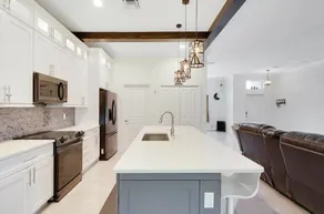 Peaceful Cozy Modern 3 Bed Home - Image 4