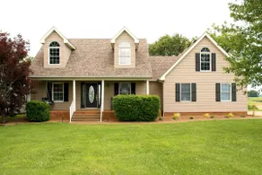 Peaceful View Close to Owensboro Modern Farmhouse - Image 4