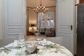 Place des Dominicains, Colmar • 3BR Apt • AC - Image 4
