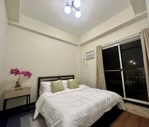 Cozy Condo w/ Pool View | WIFI & Netflix - Image 2