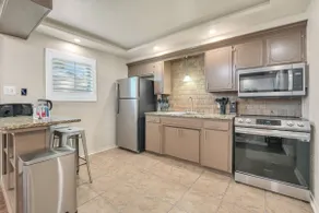 Oak's Beautiful Contemporary Suite #09 - Image 4