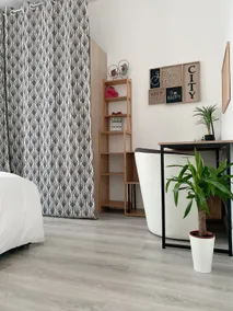 Charming apartment in the city of roses - Image 2
