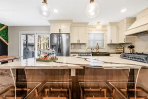 Onyx Haus: Large Group Luxe Stay w/ 3 King Beds! - Image 3