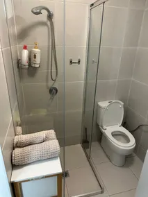Quiet, private studio 1 queen bed reasonable price for couples and single - Image 3