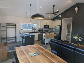 Wolf Creek Guesthouse - Image 3