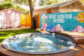 BACH! Heated Pool/Sleeps 10/Firepit/2miles DT, ACL - Image 3