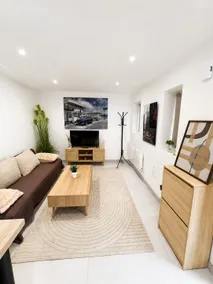 Cozy duplex with private hot tub in Strasbourg - Image 3