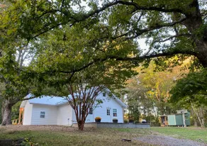 Large Farmhouse- perfect for families - Image 3