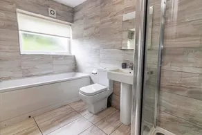 4BR in Beeston with Convenient City Centre Access - Image 4