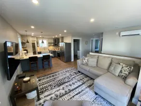 Spacious Two Bedroom Apartment - King Bed, 2 Bath - Image 2