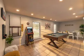 Pool, Game Room & Mini Golf near Six Flags - Image 5