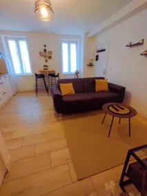 Comfortable ground floor apartment, private parking - Image 4