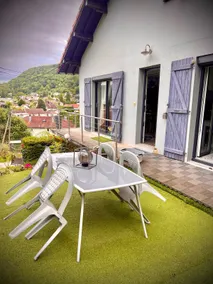 Large 95 m² vacation home • Terrace & castle view - Image 5