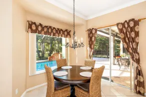 Spacious and private pool home - Image 5