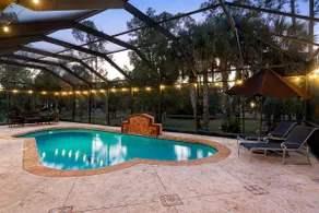 Spacious and private pool home - Image 2