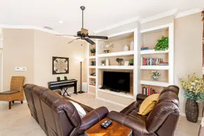 Spacious and private pool home - Image 4
