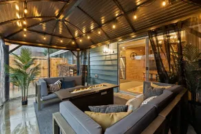 Chic Newberg Oasis: Mid-Century, Hot Tub, Fire Pit - Image 5