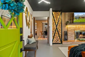 Chic Newberg Oasis: Mid-Century, Hot Tub, Fire Pit - Image 2