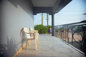 Top, Entire En-Suite 2 BR. 1 K.1 Q. Sleep 4 - Image 4
